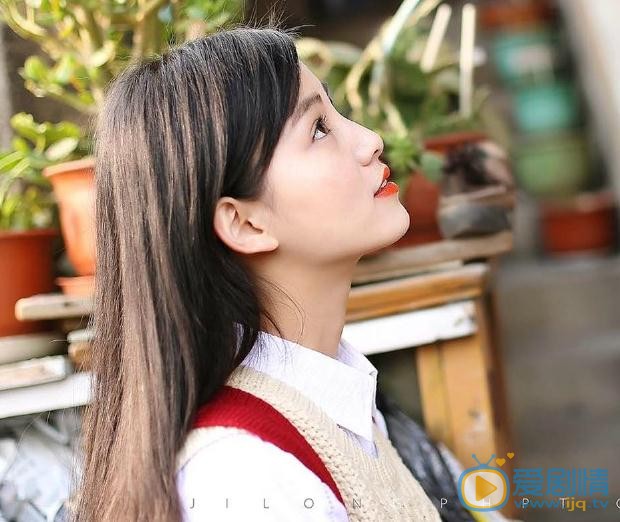 倪言红裙写真 倪言高清写真_倪言高清剧照