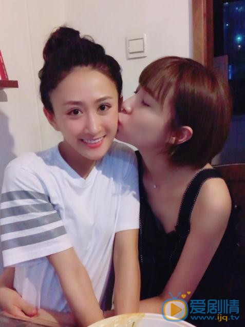 李欣燃与人合照 李欣燃高清写真_李欣燃高清剧照