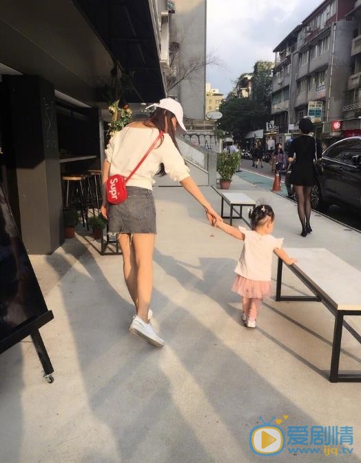 伊能静和女儿合照 伊能静高清写真_伊能静高清剧照