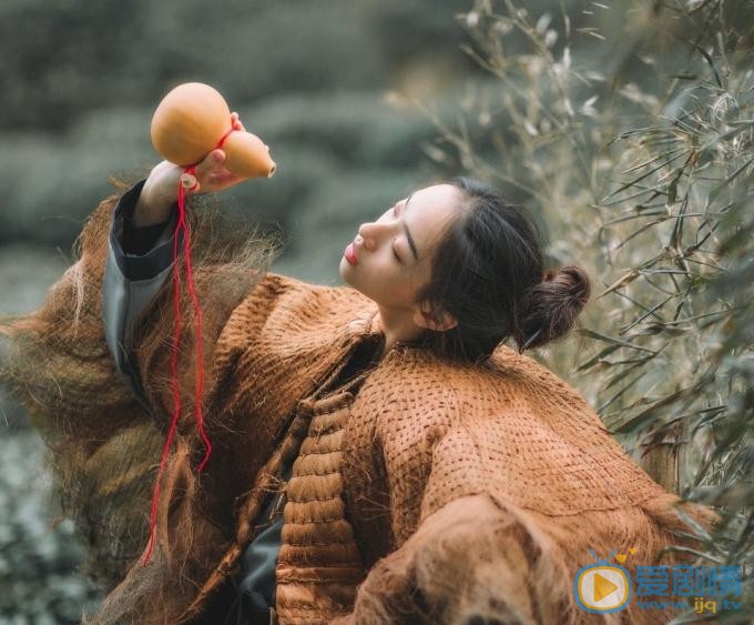 彭必瑶雨衣写真 彭必瑶高清写真_彭必瑶高清剧照