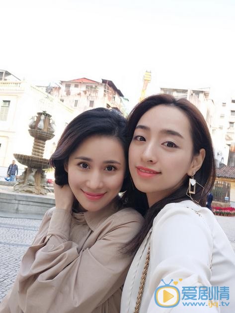 彭必瑶与人合照 彭必瑶高清写真_彭必瑶高清剧照