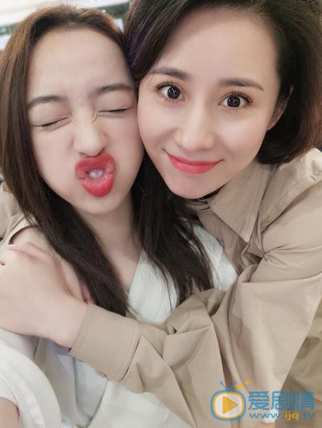 彭必瑶与人合照 彭必瑶高清写真_彭必瑶高清剧照