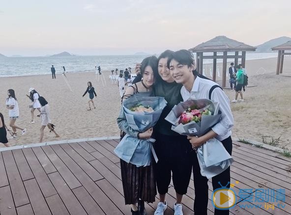 王若珊朋友合照 王若珊高清写真_王若珊高清剧照