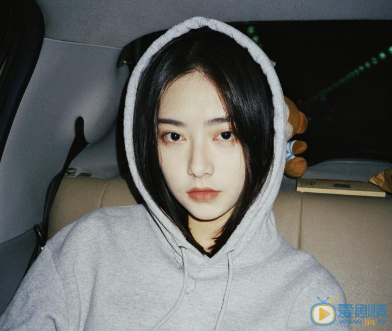 王若珊唯美街拍照 王若珊高清写真_王若珊高清剧照