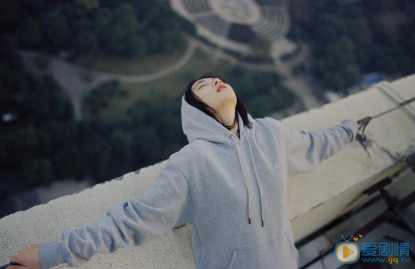 王若珊唯美街拍照 王若珊高清写真_王若珊高清剧照