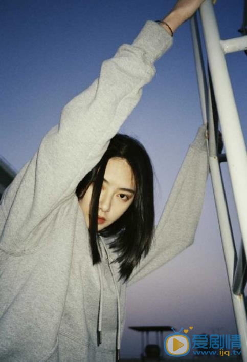 王若珊唯美街拍照 王若珊高清写真_王若珊高清剧照
