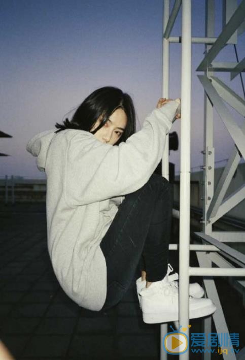 王若珊唯美街拍照 王若珊高清写真_王若珊高清剧照