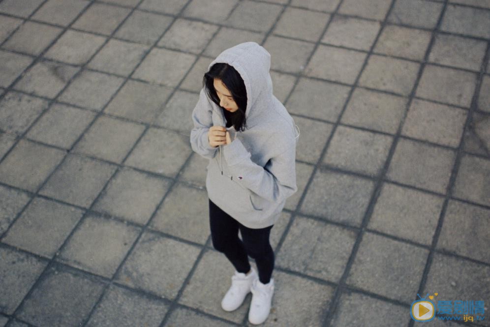 王若珊唯美街拍照 王若珊高清写真_王若珊高清剧照