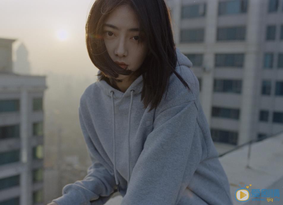 王若珊唯美街拍照 王若珊高清写真_王若珊高清剧照