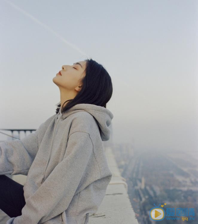 王若珊唯美街拍照 王若珊高清写真_王若珊高清剧照