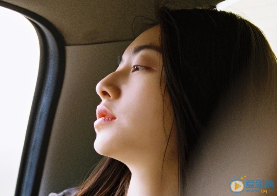 王若珊唯美街拍照 王若珊高清写真_王若珊高清剧照