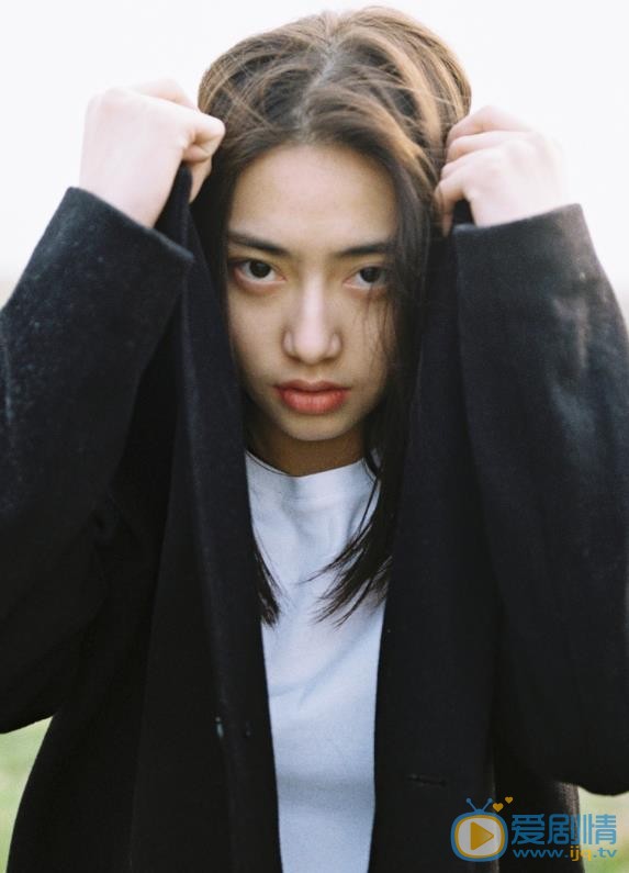 王若珊唯美街拍照 王若珊高清写真_王若珊高清剧照