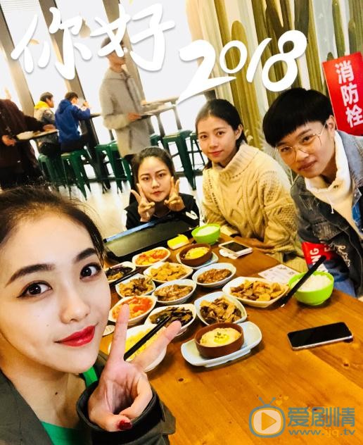 王倩与人合照 王倩高清写真_王倩高清剧照