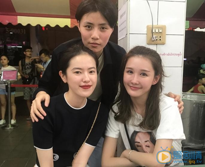 王茗与人合照 王茗高清写真_王茗高清剧照