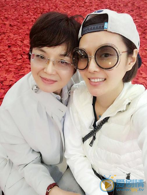 刘海蓝与人合照 刘海蓝高清写真_刘海蓝高清剧照