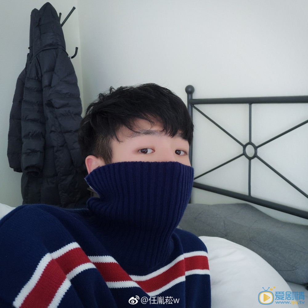 任胤菘校园写真 任胤菘高清写真_任胤菘高清剧照