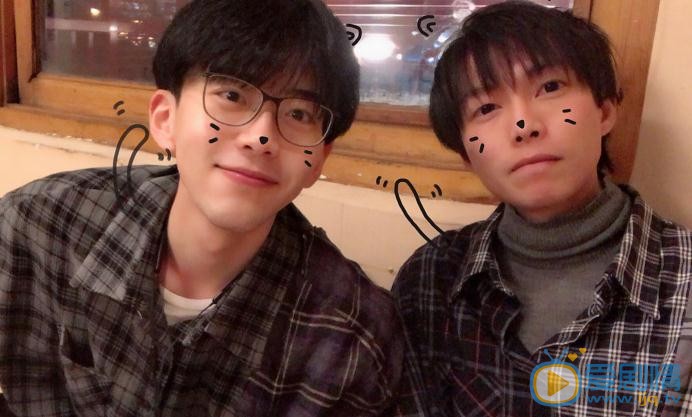 费启鸣与人合照 费启鸣高清写真_费启鸣高清剧照