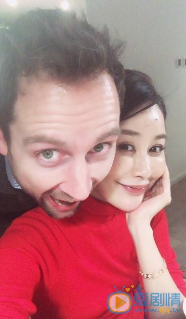 周扬与人合照 周扬高清写真_周扬高清剧照