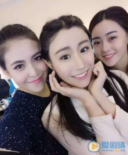华雯与人合照 华雯高清写真_华雯高清剧照