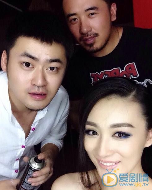 张润与人合照 张润高清写真_张润高清剧照