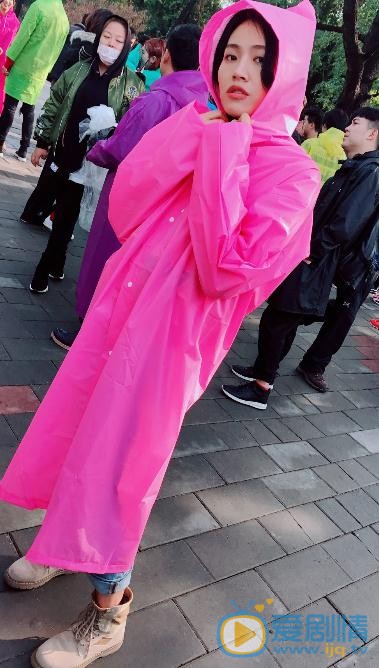 杨小兰与人合照 杨小兰高清写真_杨小兰高清剧照