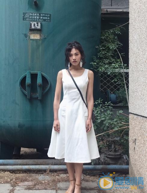 杨小兰夏日写真 杨小兰高清写真_杨小兰高清剧照
