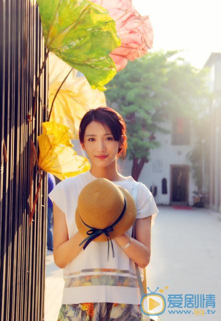 卢茜街拍写真 卢茜高清写真_卢茜高清剧照