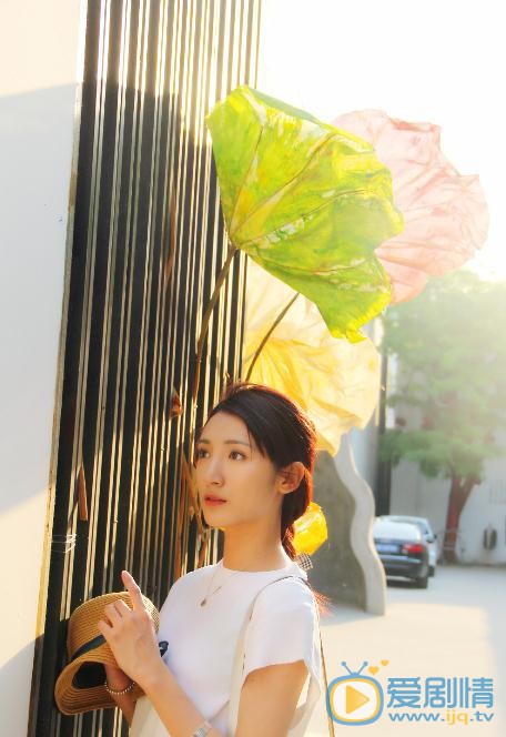 卢茜街拍写真 卢茜高清写真_卢茜高清剧照