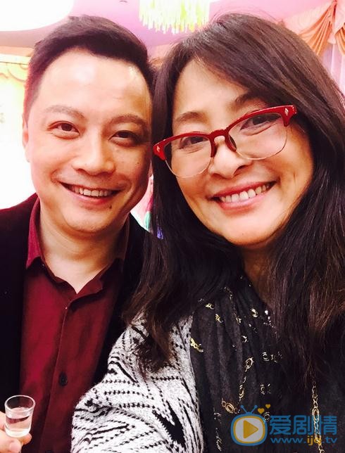 李勤勤与人合照 李勤勤高清写真_李勤勤高清剧照