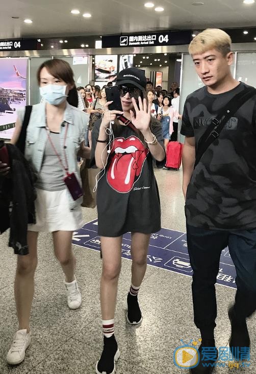 萧亚轩机场路透照 萧亚轩高清写真_萧亚轩高清剧照