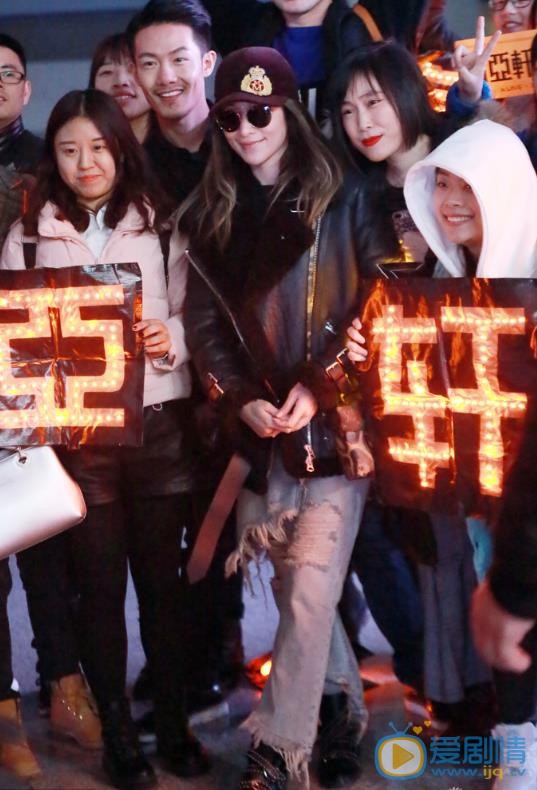 萧亚轩机场路透照 萧亚轩高清写真_萧亚轩高清剧照