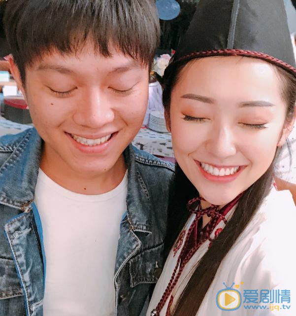 陈昊蓝与人合照 陈昊蓝高清写真_陈昊蓝高清剧照