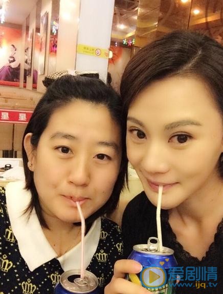 安雅萍与人合照 安雅萍高清写真_安雅萍高清剧照