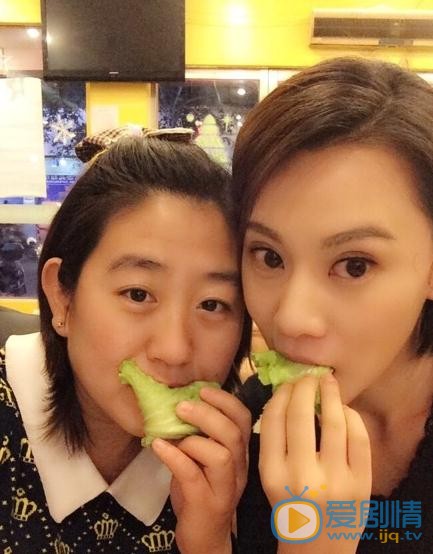 安雅萍与人合照 安雅萍高清写真_安雅萍高清剧照