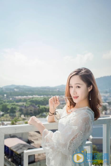 王子伊街拍写真 王子伊高清写真_王子伊高清剧照