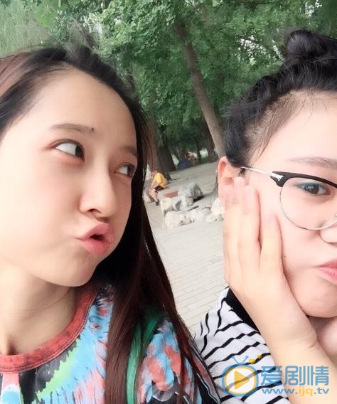 关慧卿与人合照 关慧卿高清写真_关慧卿高清剧照