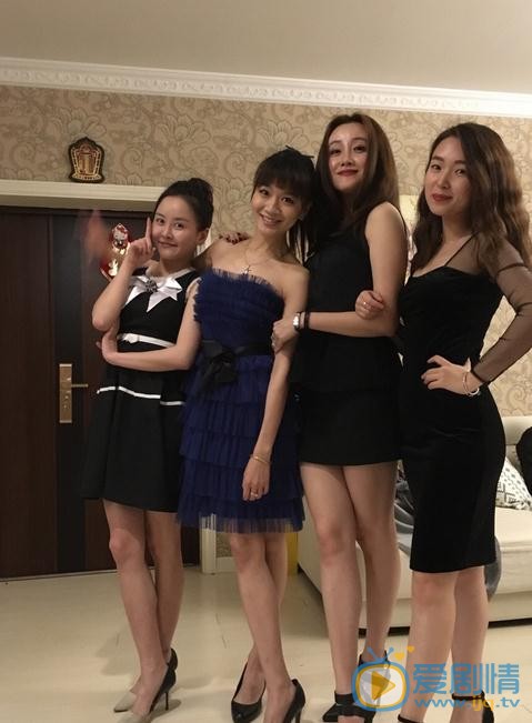 张钟仪与人合照 张钟仪高清写真_张钟仪高清剧照