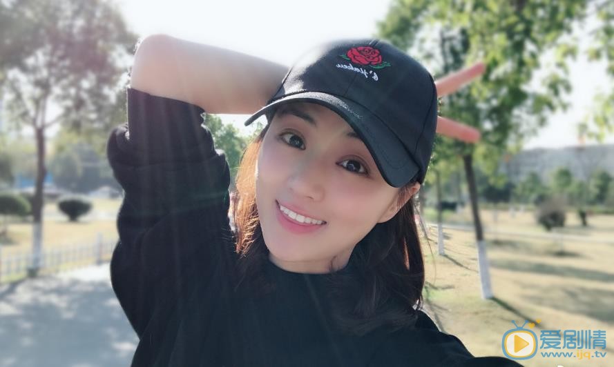 叶新晨嘟嘴卖萌照 叶新晨高清写真_叶新晨高清剧照