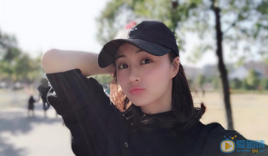 叶新晨嘟嘴卖萌照 叶新晨高清写真_叶新晨高清剧照