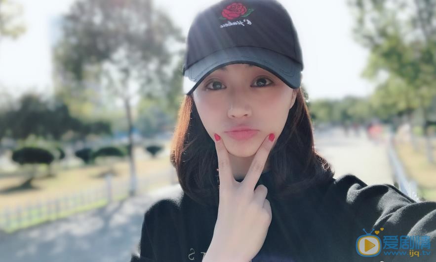 叶新晨嘟嘴卖萌照 叶新晨高清写真_叶新晨高清剧照