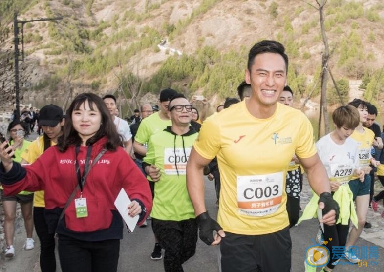 顾又铭马拉松照 顾又铭高清写真_顾又铭高清剧照