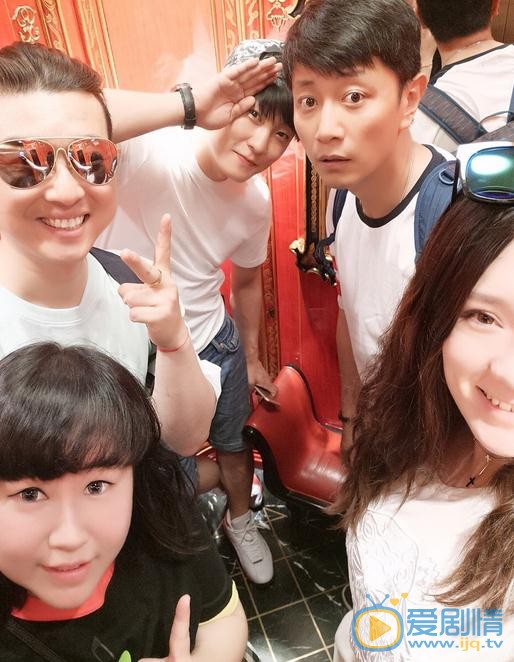 张洪睿与人合照 张洪睿高清写真_张洪睿高清剧照