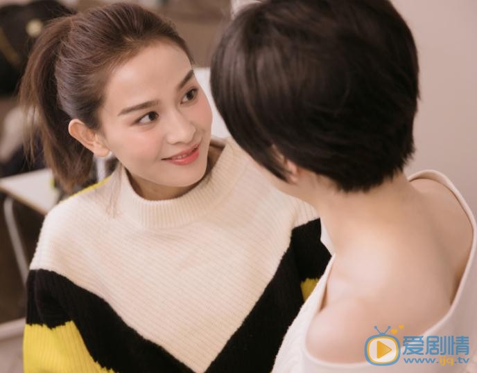 陈小纭和朋友合照 陈小纭高清写真_陈小纭高清剧照