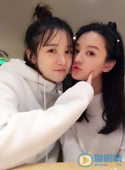 陈小纭和朋友合照 陈小纭高清写真_陈小纭高清剧照