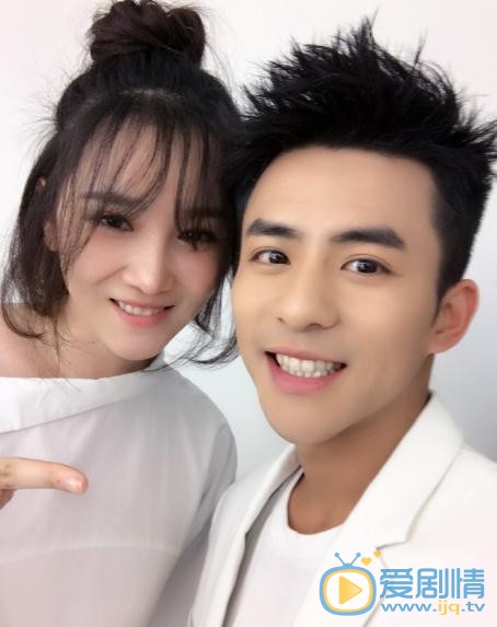 陈小纭和朋友合照 陈小纭高清写真_陈小纭高清剧照