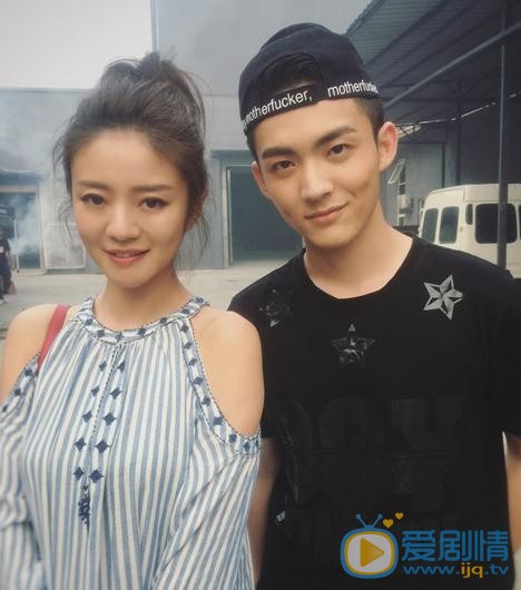 刘瑜峰与人合照 刘瑜峰高清写真_刘瑜峰高清剧照