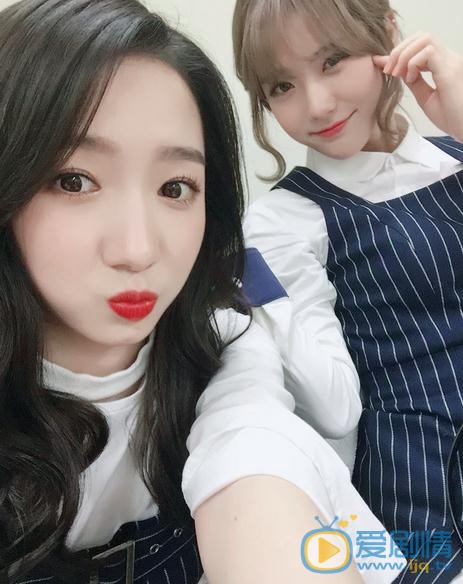 孟美岐与人合照 孟美岐高清写真_孟美岐高清剧照