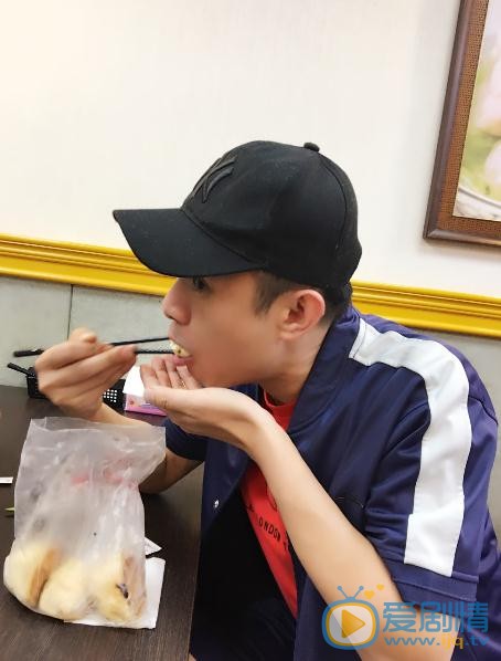 贾一平生活照 贾一平高清写真_贾一平高清剧照
