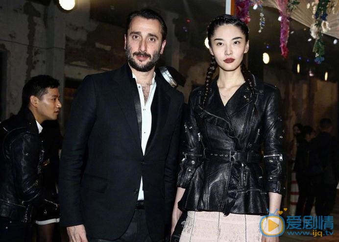 陈碧舸与人合照 陈碧舸高清写真_陈碧舸高清剧照