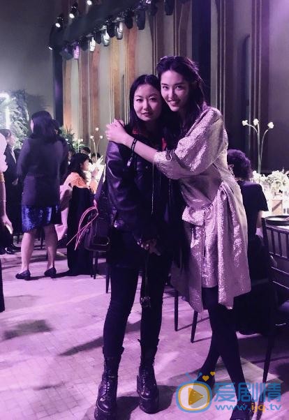 陈碧舸与人合照 陈碧舸高清写真_陈碧舸高清剧照